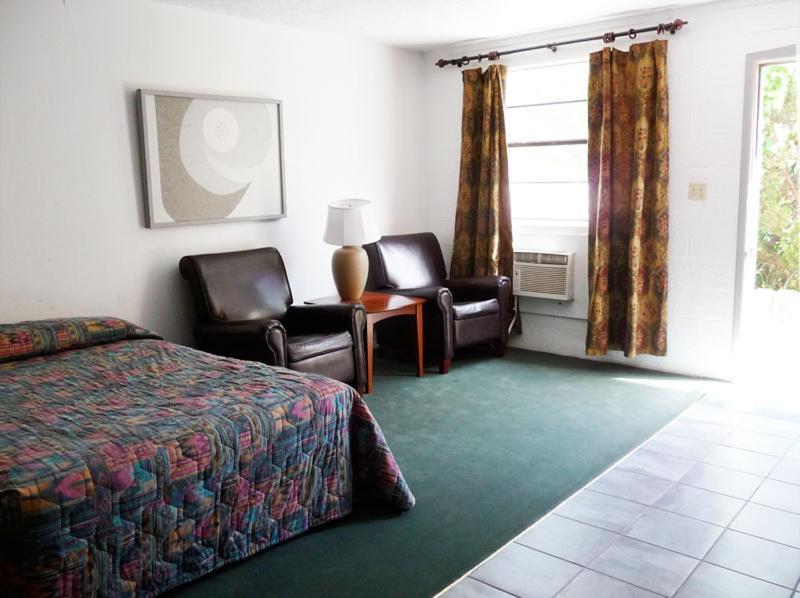 The Charles Motel And Hot Springs Spa Truth or Consequences Room photo